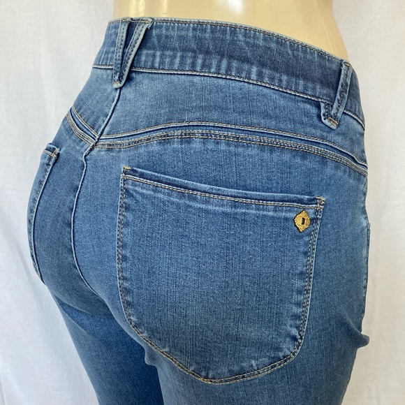 DEMOCRACY Jeans Tummy Control Size 18W Skyrise Distressed Hem Straight Leg NWOT - Picture 1 of 10